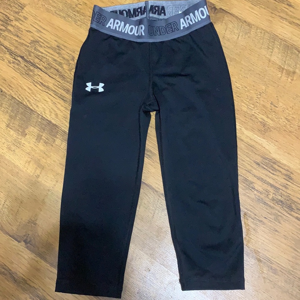 Under Armor size 6 girls leggings